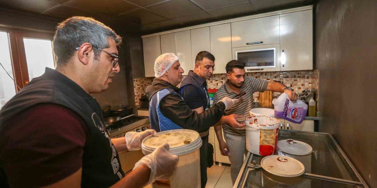 Van Büyükşehir Belediyesi zabıtasından kafelere denetim