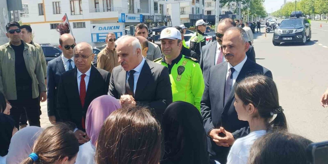 Kayapınar’da Trafik Haftası’nda çocuklara kurallar anlatıldı