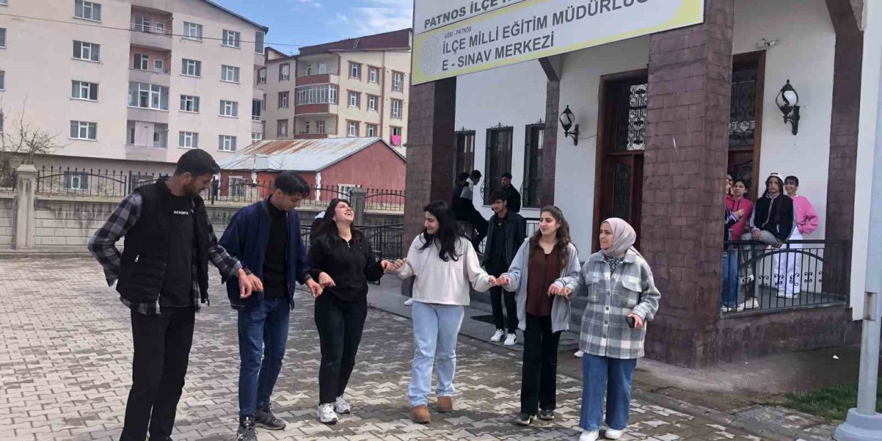 Ağrı'da öğrenciler Hıdırellezi kutladı