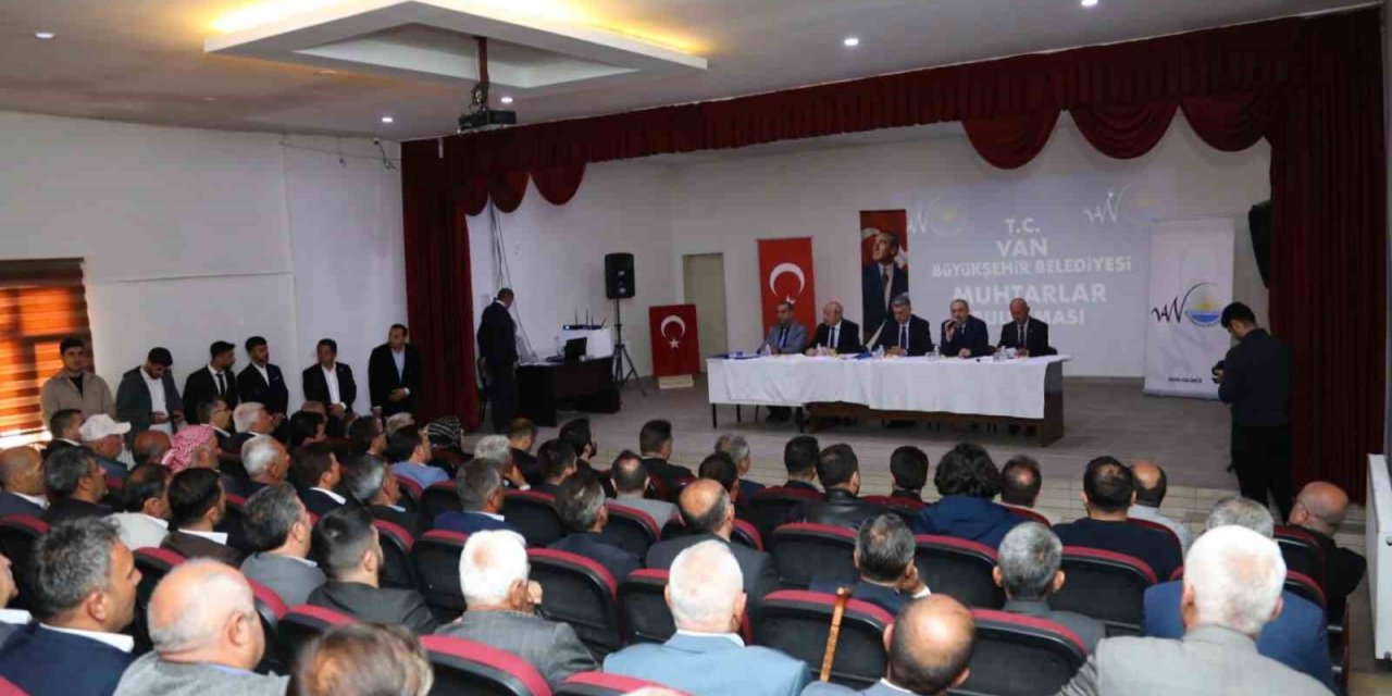 Van Büyükşehir Belediyesi, Çatak ve Bahçesaray’da mahalle muhtarları ile buluştu