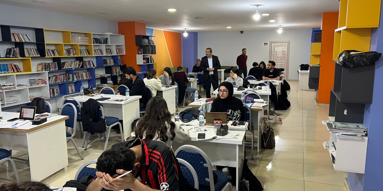 Gençler, Yüksekova Gençlik Merkezi’nde geleceğe hazırlanıyor
