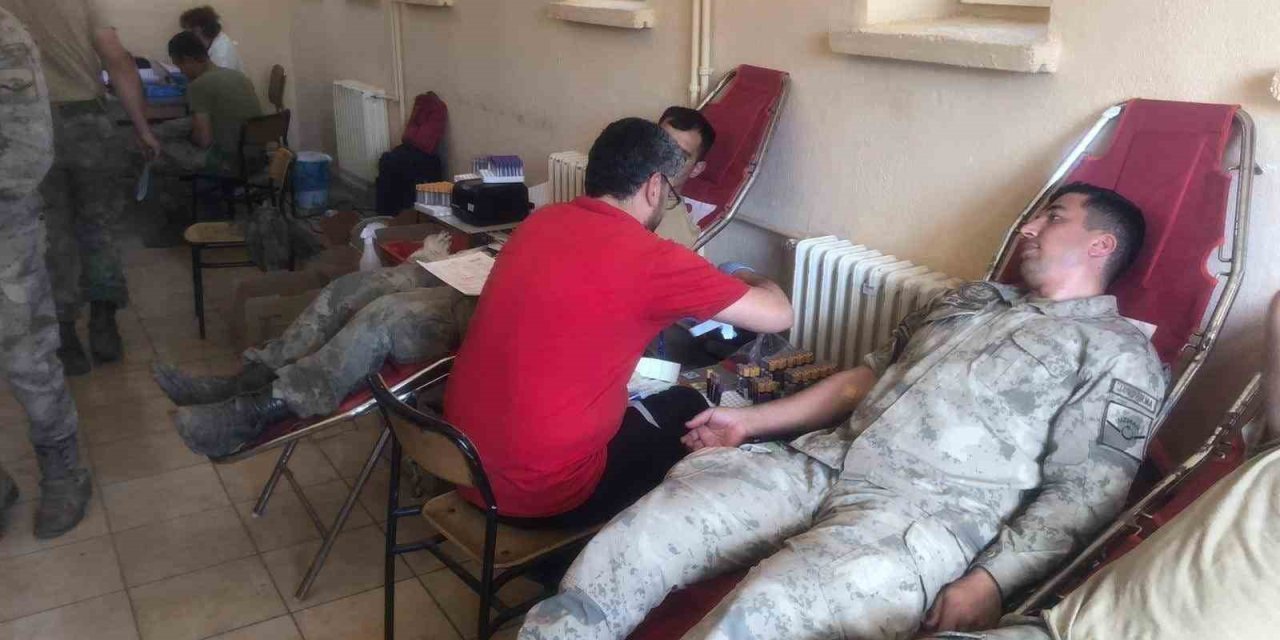 Jandarma personeli kan bağışı yaptı