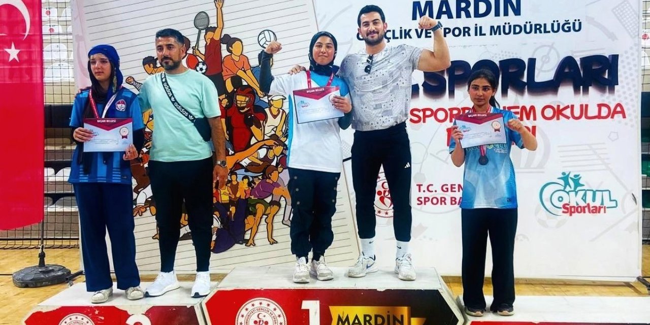 Bitlisli öğrenciler, bilek güreşi Türkiye finaline yükseldi