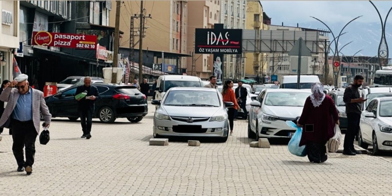 Kaldırımlar otoparka döndü