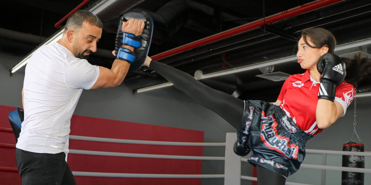Hakkarili Gizemnur Tatlı muaythai şampiyonasında Türkiye birincisi oldu