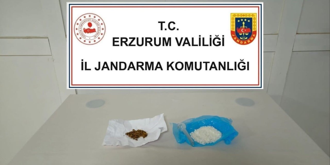 Jandarmadan uyuşturucu operasyonu: 1 kilo bonzai yakalandı