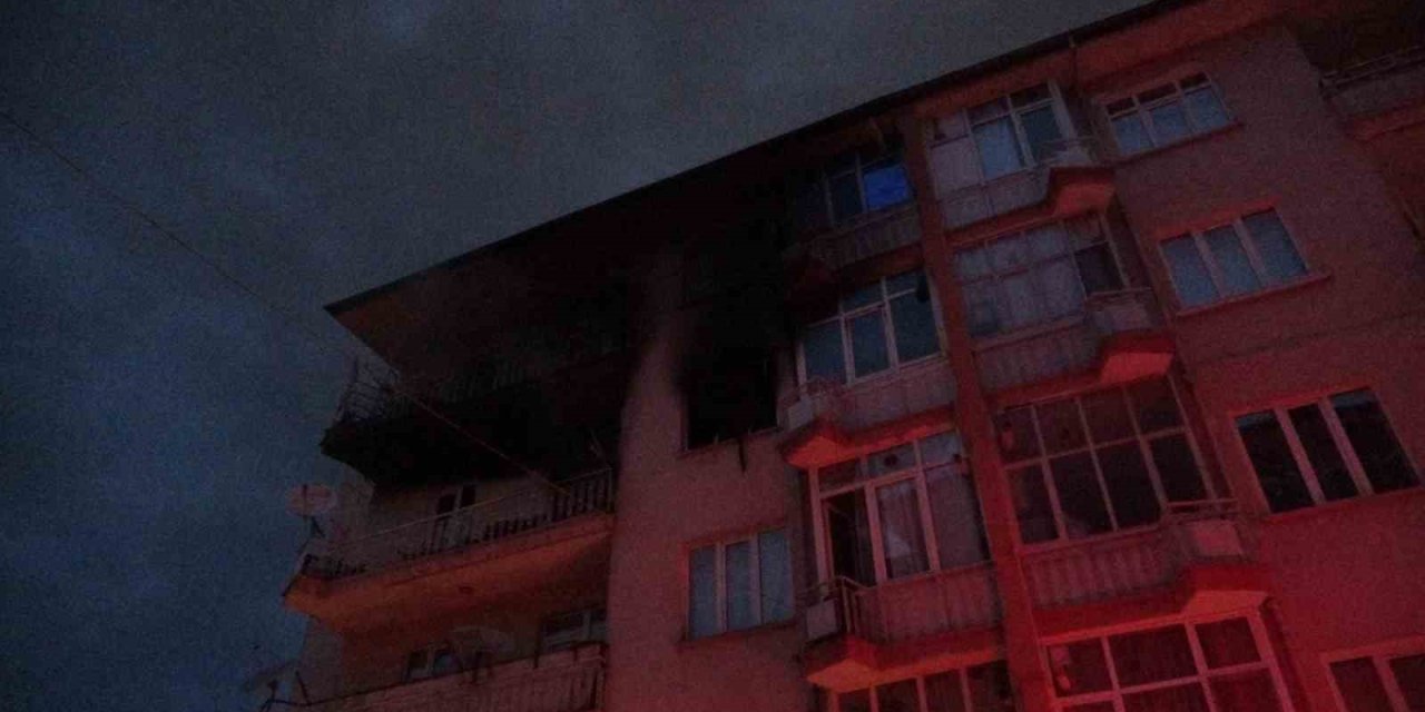 Malatya’da bir apartmanda çıkan yangında 11 kişi dumandan etkilendi