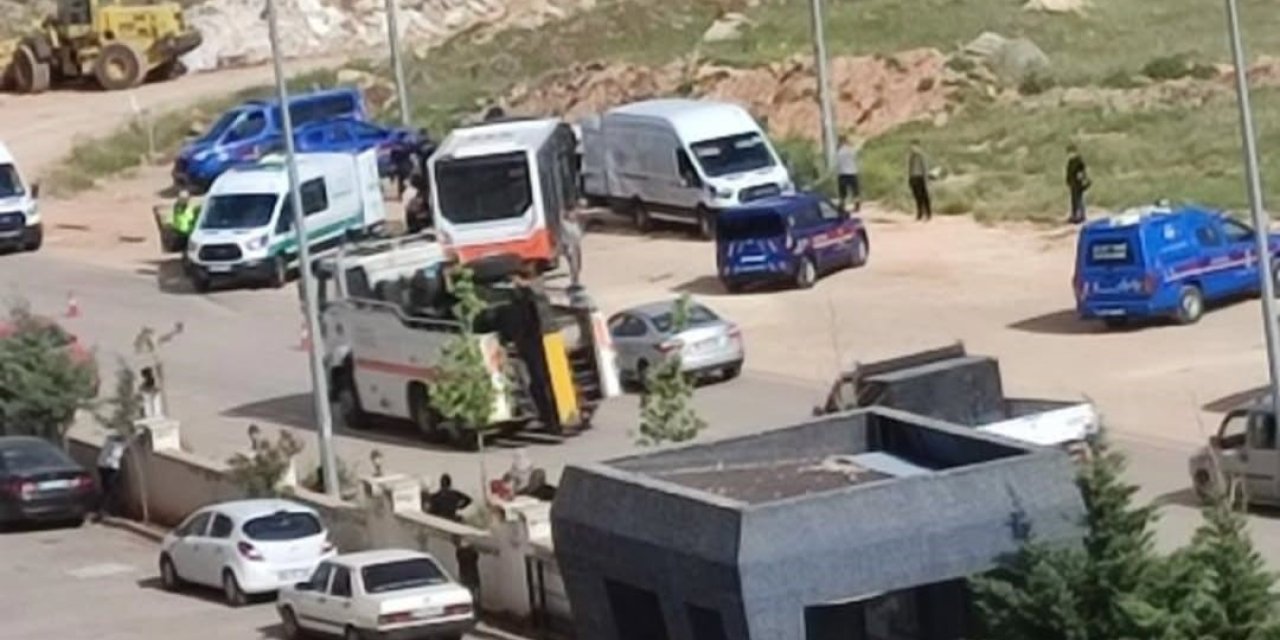 Antep’te otomobil ile otobüs çarpıştı: 1 ölü, 1 yaralı