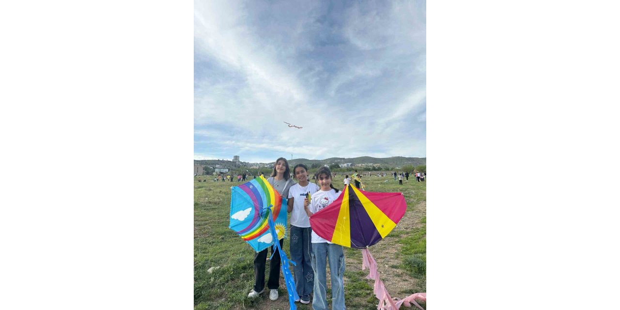 Elazığ Ankara Ortaokulu’ndan coşkulu 3. Geleneksel Uçurtma Şenliği