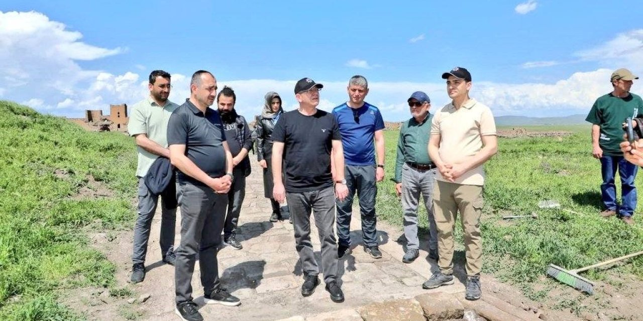 Ani Ören Yeri’nde sur içi yollarının yapımı devam ediyor