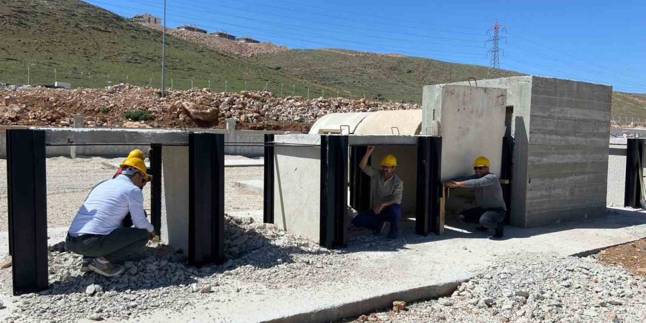 Enkazda arama ve kurtarma eğitimi sürüyor
