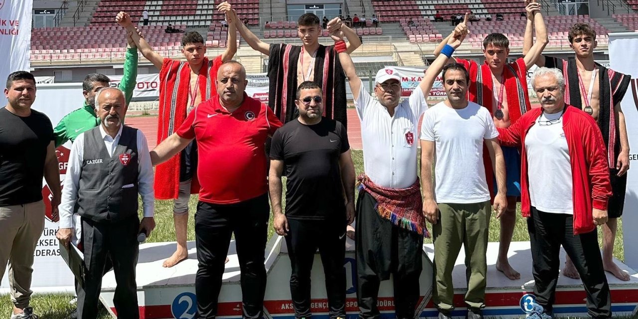 Yüksekovalı güreşçi Kızıldığan Türkiye Şampiyonu oldu