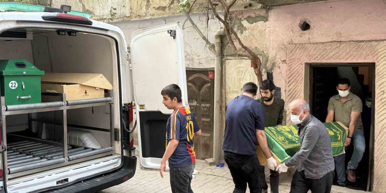 Bağlar'da 2 gündür haber alınamayan şahıs evde ölü bulundu
