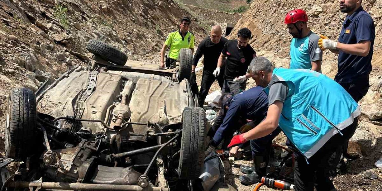 Bingöl’de otomobil dereye uçtu: 7 kişi yaralandı