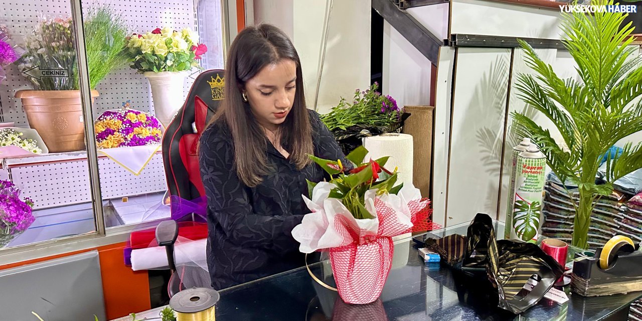 Yüksekova’daki çiçekçilerde Anneler Günü yoğunluğu