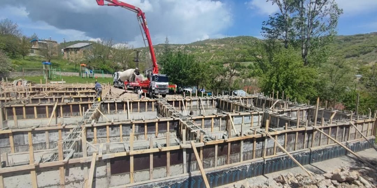 Mazgirt’te depreme dayanıksızlığı nedeniyle yıkılan okul yeniden yapılıyor