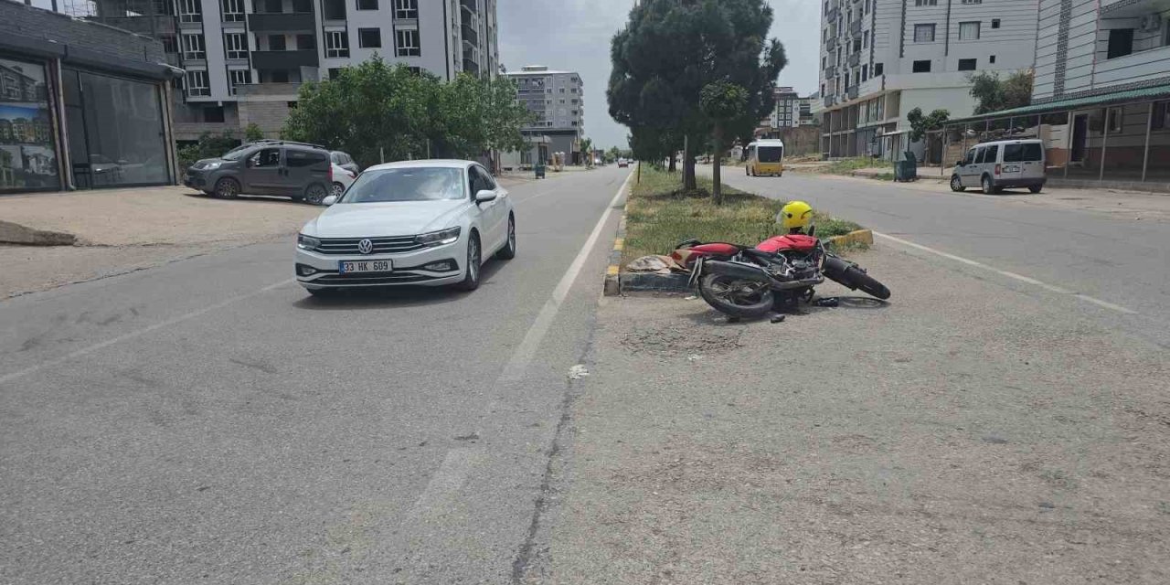 Gaziantep İslahiye’de otomobil ile çarpışan motosiklet sürücüsü yaralandı