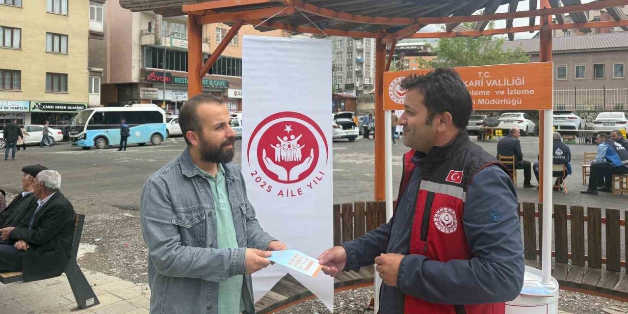 Hakkari’de kadına yönelik şiddetle mücadele için bilgilendirme standı açıldı