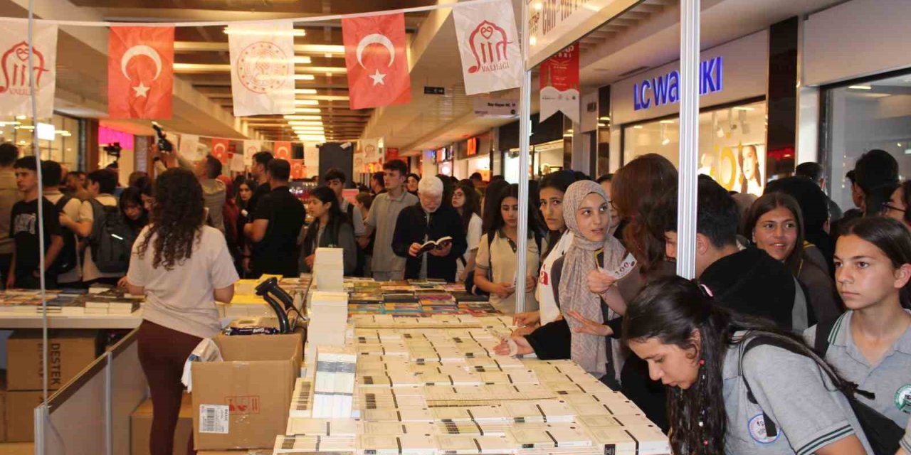Siirt’te 11. kitap fuarı kapılarını açtı