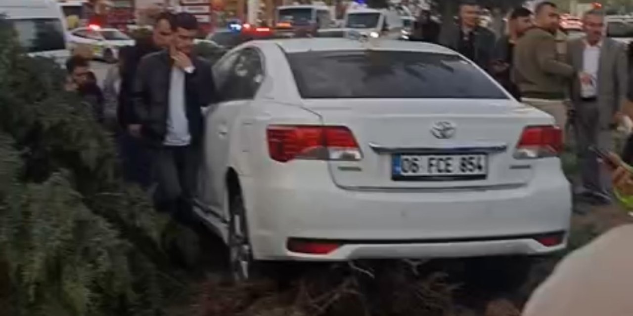 Van’da kontrolden çıkan araç ağaca çarptı: 2 kişi yaralandı