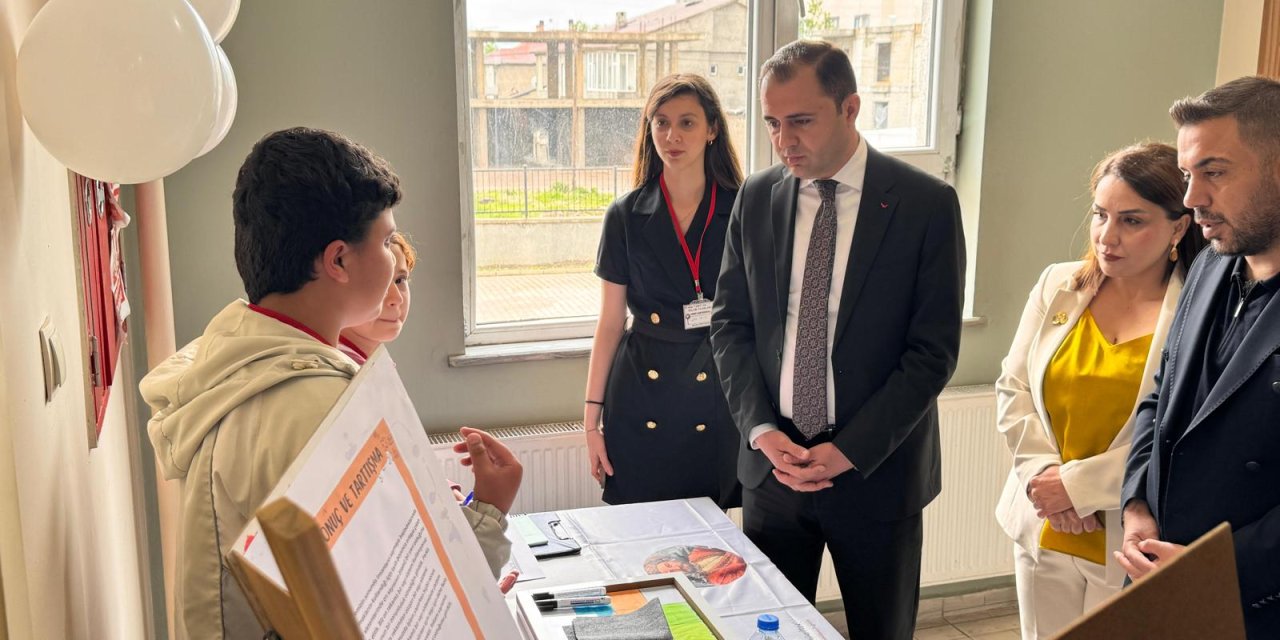 Yüksekova’da Tübitak 4006 Bilim Fuarı düzenlendi