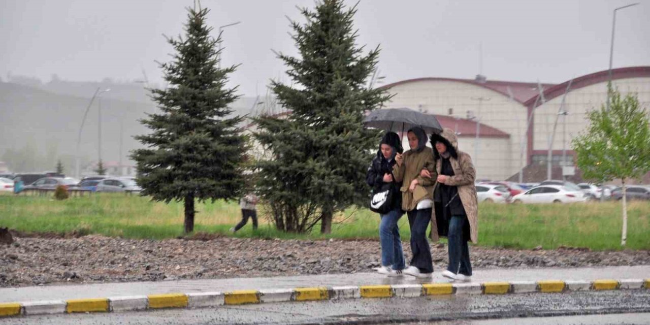 Kars’ta sağanak hayatı olumsuz etkiliyor