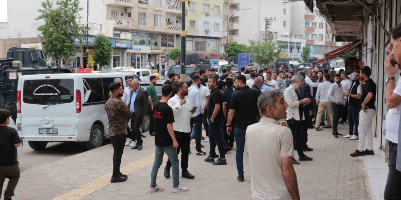 Cizre'de mahallede başlayan kavga caddeye taştı: 2 yaralı