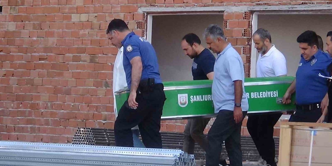 İnşaattan düşen usta hayatını kaybetti
