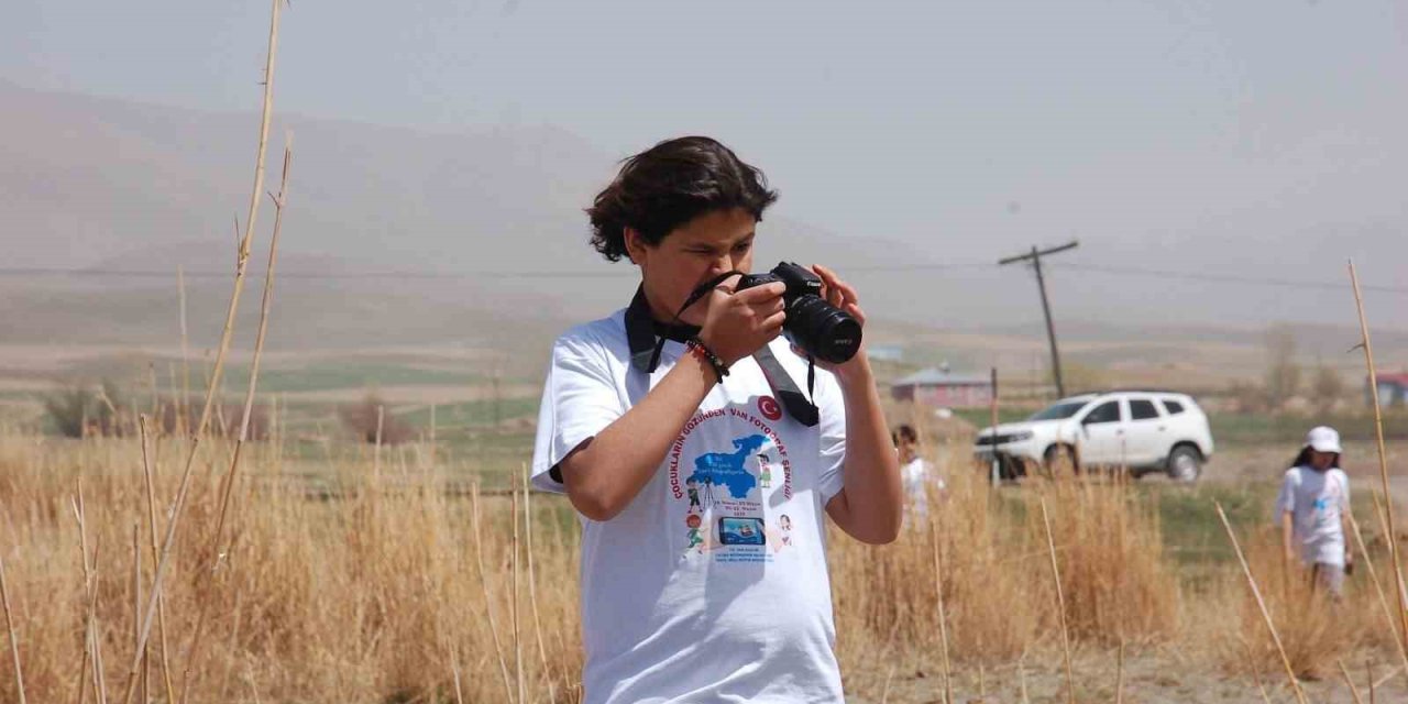 Çocuklar Van’ı fotoğraflıyor