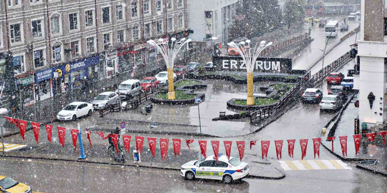 Erzurum’da mayıs ayında kar yağışı