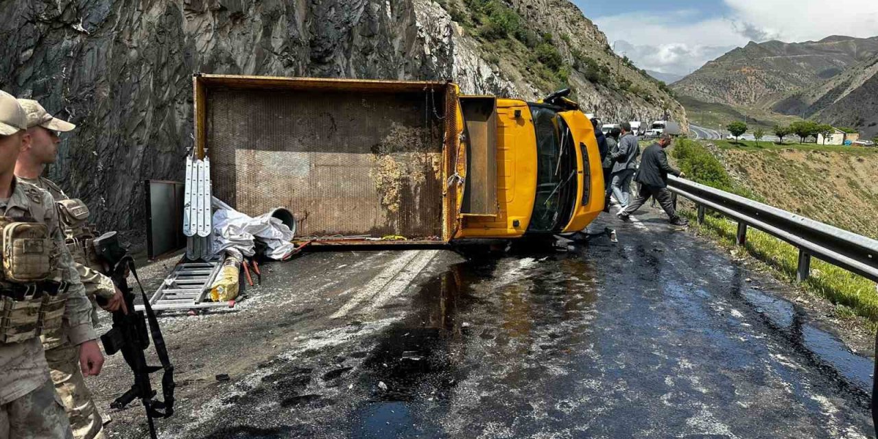 Hakkari-Van yolunda kaza: 2 yaralı