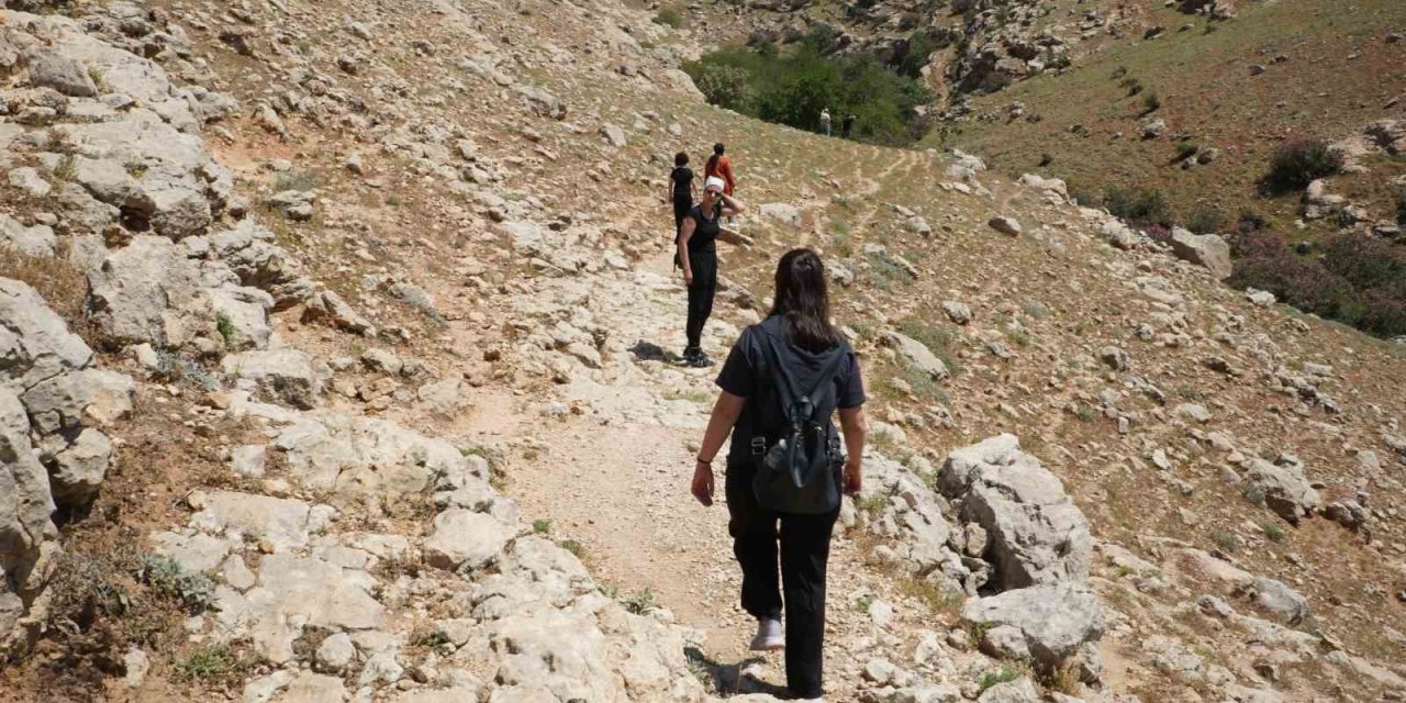 Gabar Dağı etekleri turizme göz kırpıyor