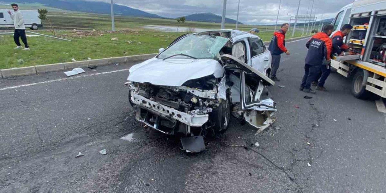 Kars’ta meydana gelen kazada 2’si ağır 4 kişi yaralandı