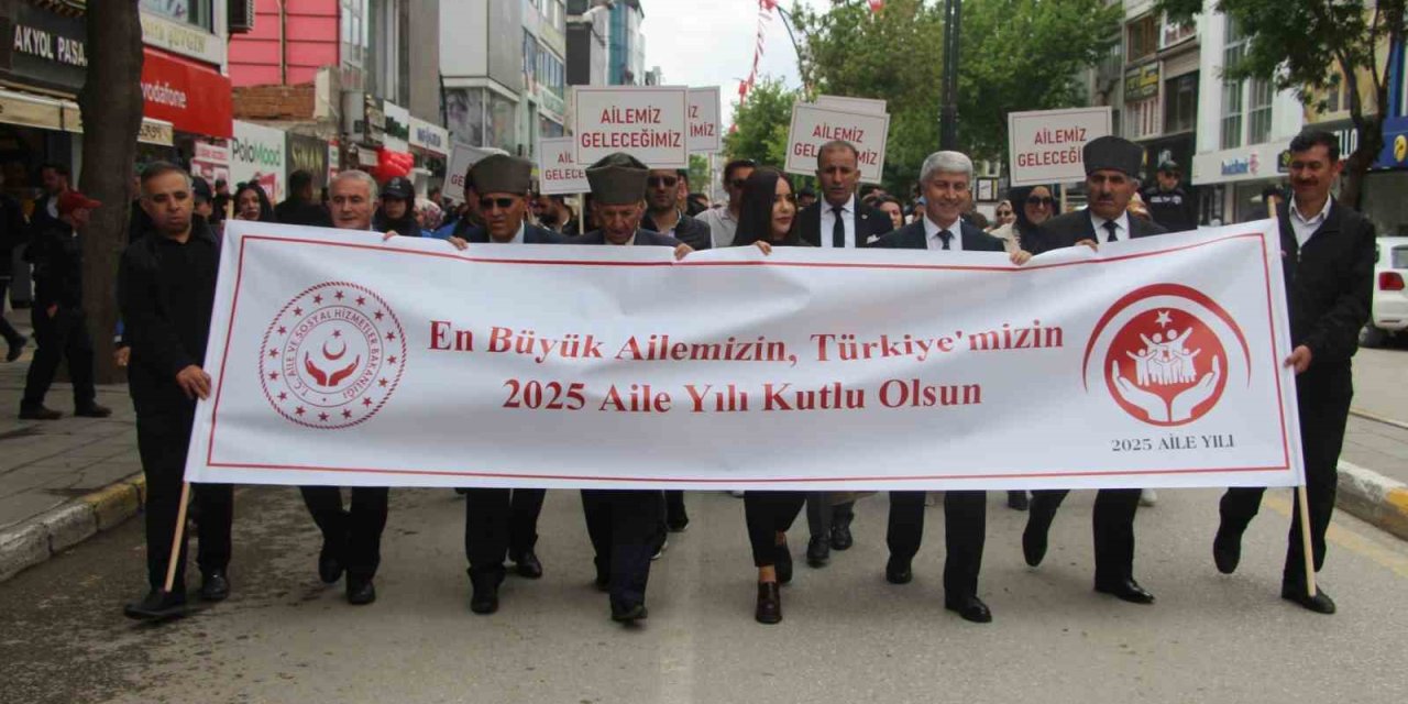 Van’da ’Aile Yılı’ yürüyüşü gerçekleştirildi