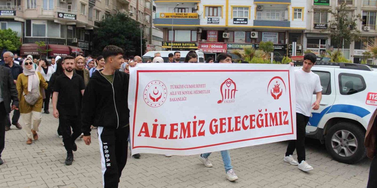Siirt’te “Ailemiz Geleceğimiz” yürüyüşüne yoğun ilgi