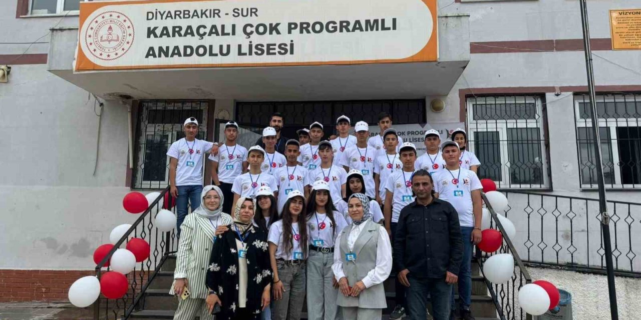 Diyarbakır’da lise öğrencileri TÜBİTAK 4006 Bilim Fuarı’nda projelerini tanıttı