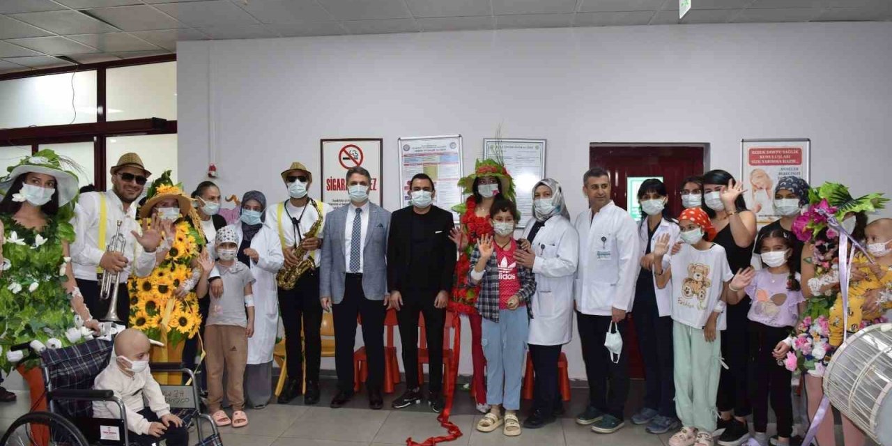 Diyarbakır’da hastanedeki çocuklar ve annelerine moral etkinliği