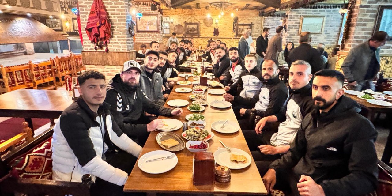 Yüksekova Belediyespor, moral yemeğinde buluştu