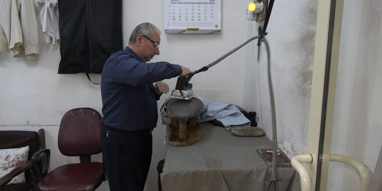 Kilis’te 41 yıldır terzilik yapan usta, zanaat mesleklerine ilgiyi değerlendirdi