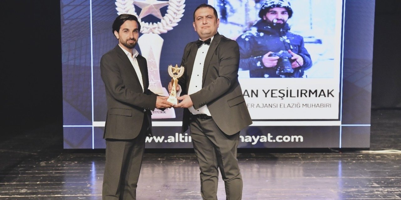 Rıdvan Yeşilırmak, "Yılın En İyi Erkek Haber Muhabiri" ödülünü kazandı
