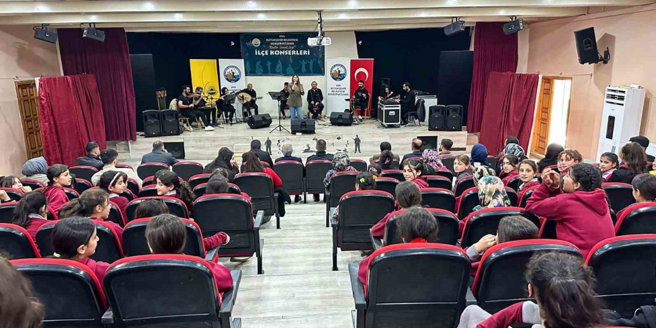 Van büyükşehir belediyesi konservatuvarı, Bahçesaray’da konser serisini başlattı