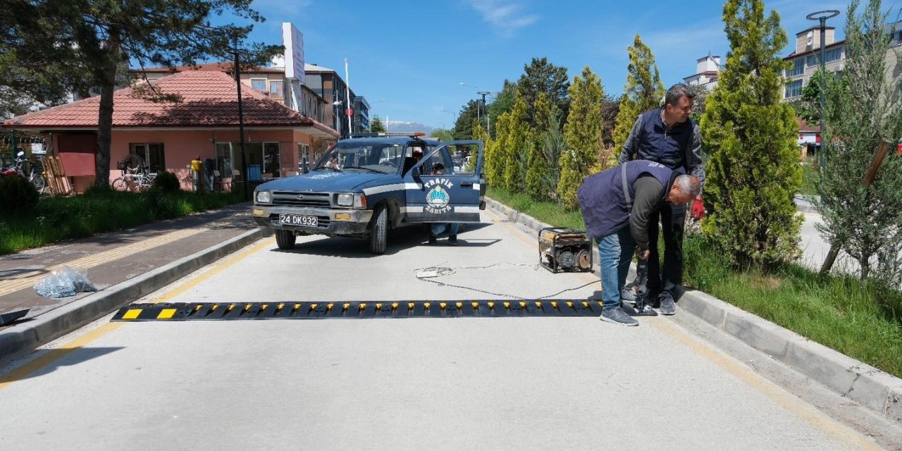 Erzincan EBYÜ hastanesinde tek yönlü yollar için kapan sistemi kuruldu