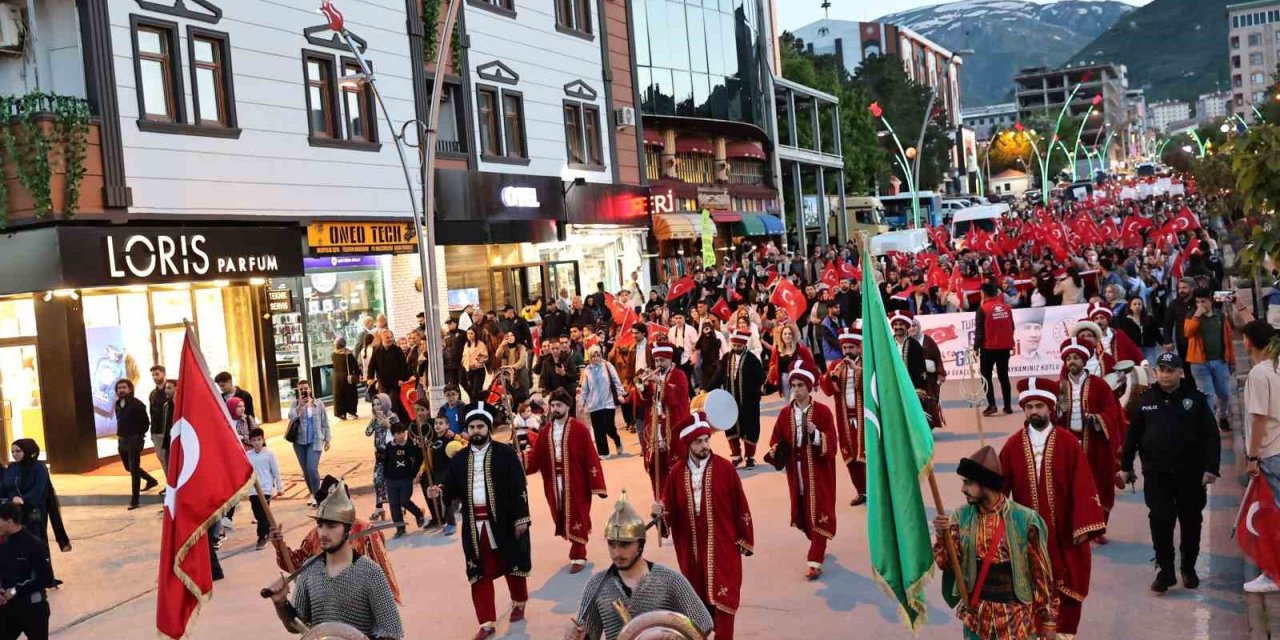 Muş’ta "Meşaleli Gençlik Yürüyüşü" coşkuyla gerçekleştirildi