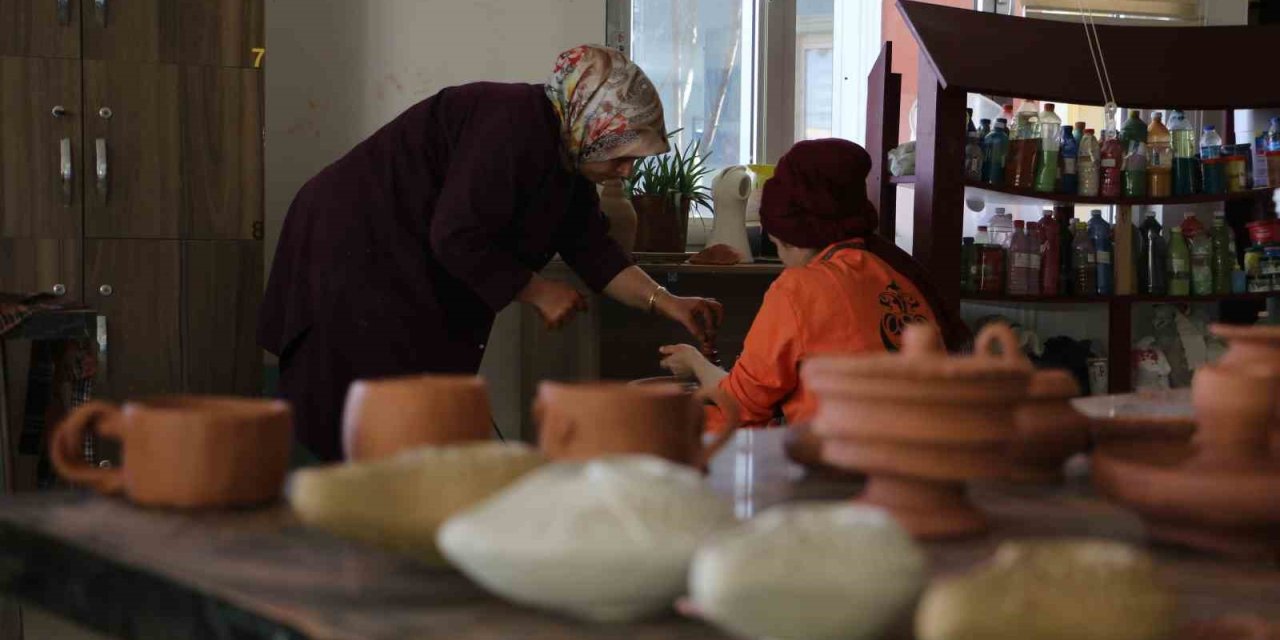 Diyarbakır’da kadın kooperatifi ev emeklerini ekonomiye kazandırıyor