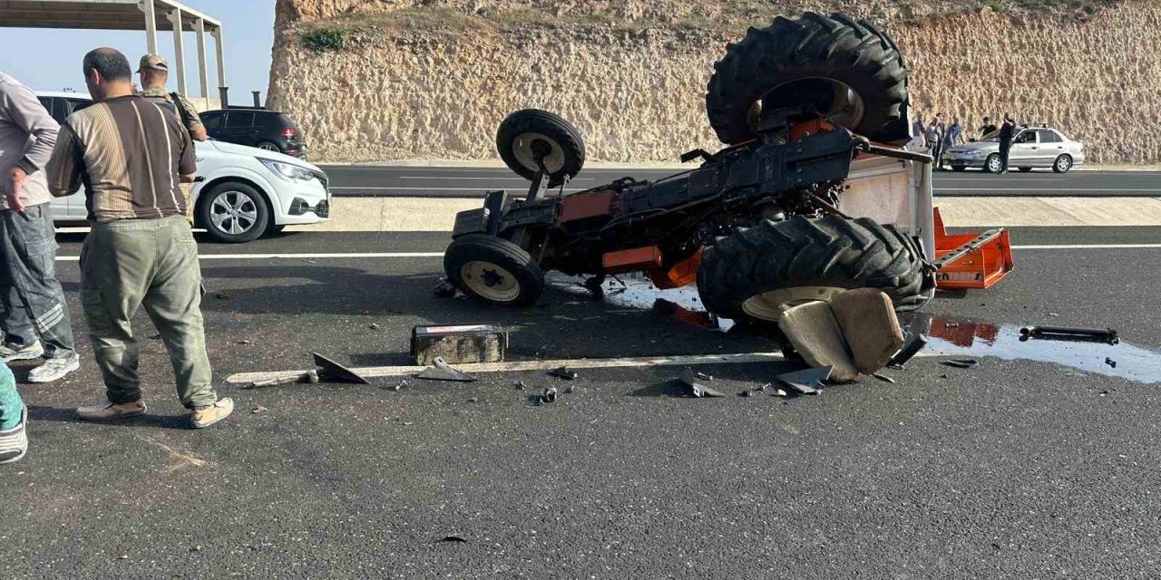 Midyat'ta traktör ile otomobil çarpıştı: 3 yaralı