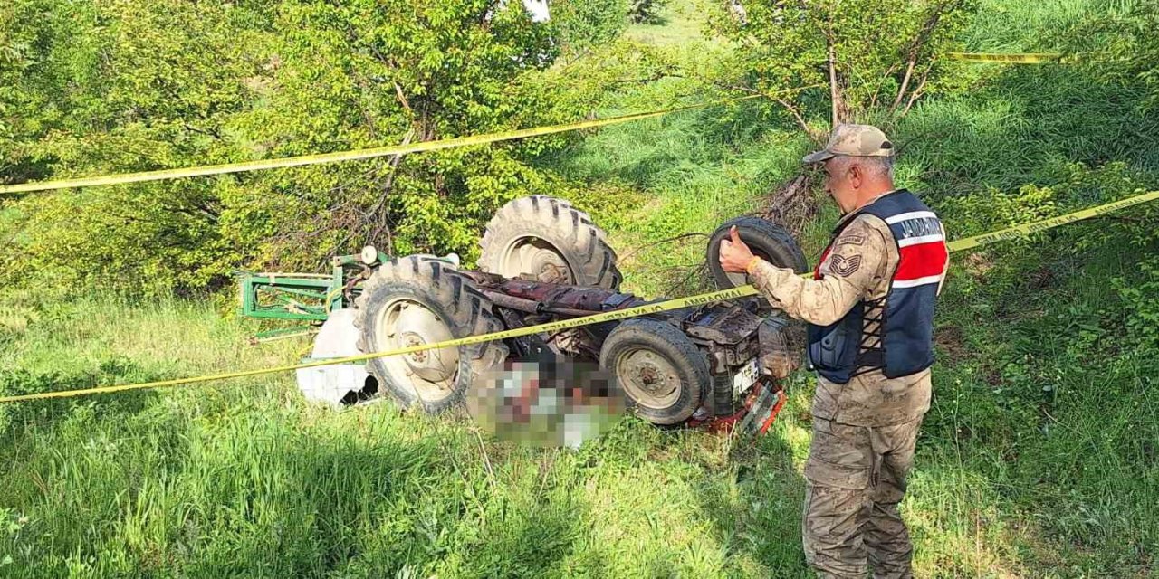 Erzincan'da traktörün altında kalan sürücü hayatını kaybetti