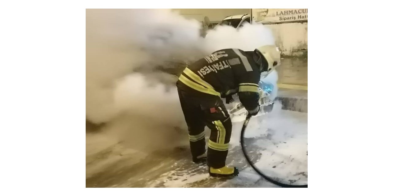 Erzurum’da araç yangını panik yarattı