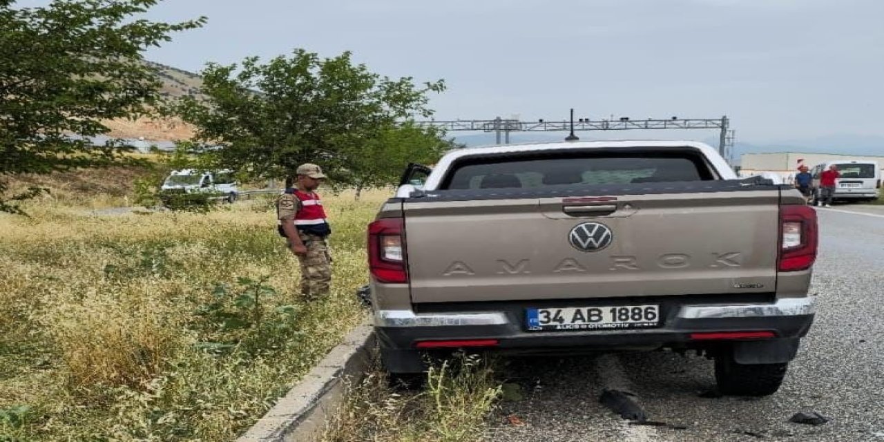 Silvan’da otomobil ve kamyonet çarpıştı: 1 ölü, 3 yaralı
