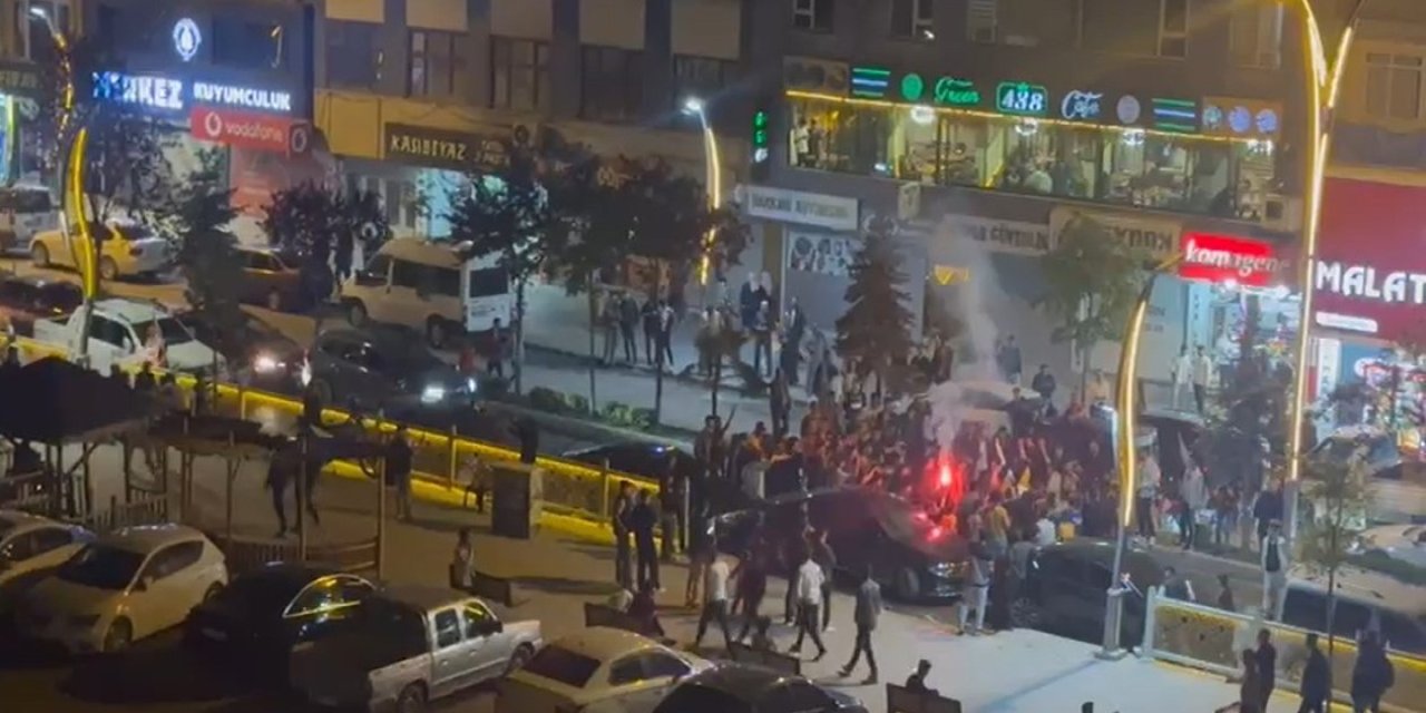 Hakkari’de Galatasaray taraftarları şampiyonluğu kutladı