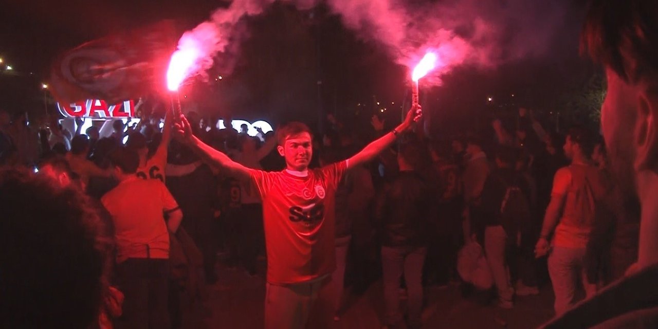 Galatasaraylılar Kars’ta sokaklara akın etti